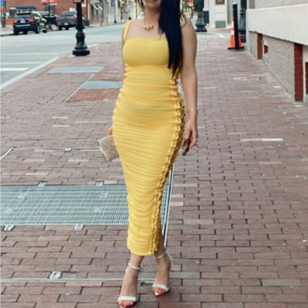 Size xs, yellow dress